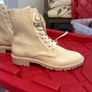 Crown & Ivy cream Boots 10 New